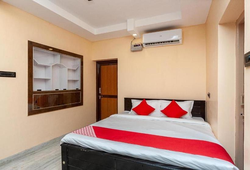 בית מלון כפרי Oyo 36626 Eden Residency