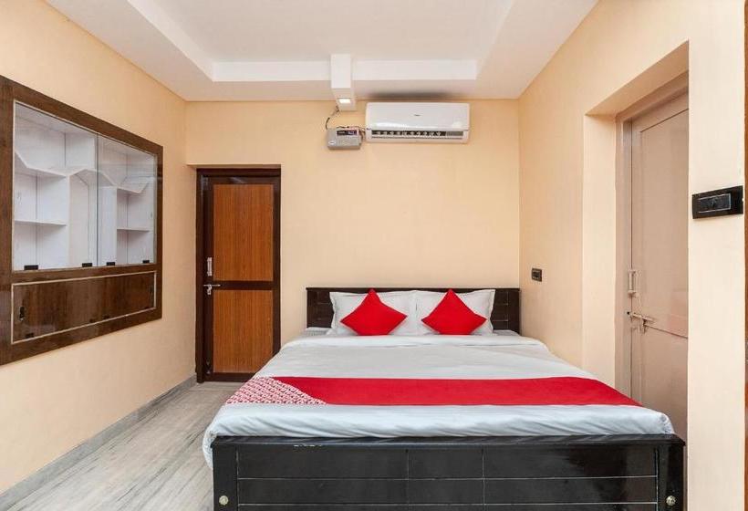 בית מלון כפרי Oyo 36626 Eden Residency