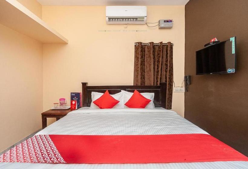 בית מלון כפרי Oyo 36626 Eden Residency