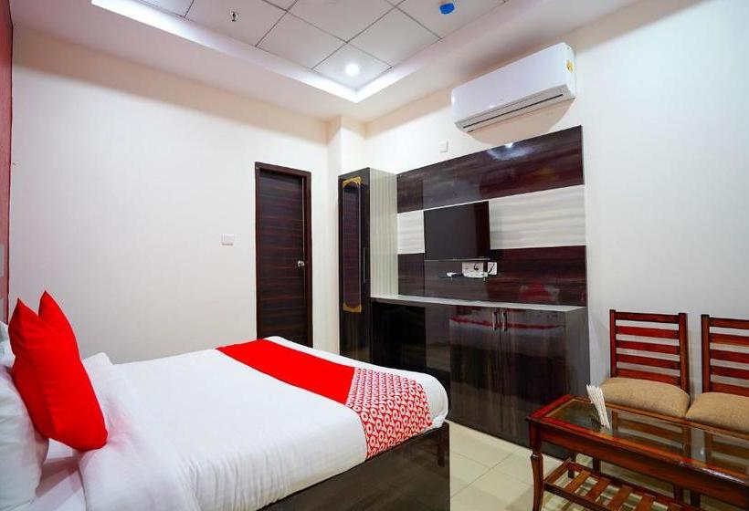 فندق Oyo 61376 The H D , Bar & Restaurant