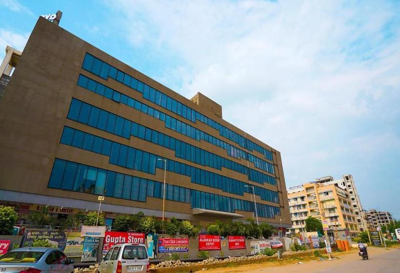 فندق Oyo 61376 The H D , Bar & Restaurant