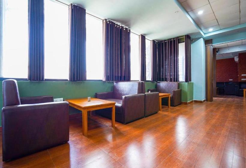 فندق Oyo 61376 The H D , Bar & Restaurant