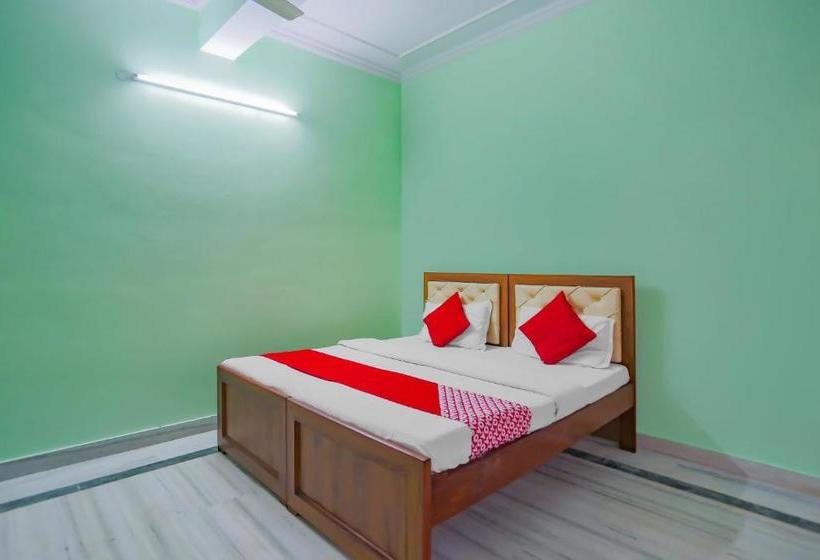 Отель Oyo 75998 Shivani Banquet Hall