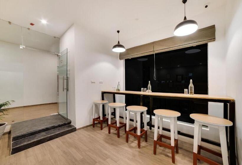 호텔 Oyo 76587 Townhouse Shamshabad