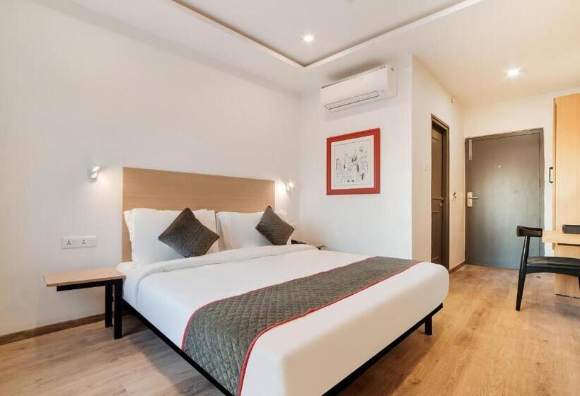 호텔 Oyo 76587 Townhouse Shamshabad