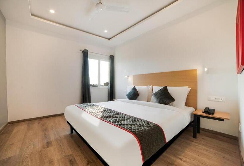 호텔 Oyo 76587 Townhouse Shamshabad