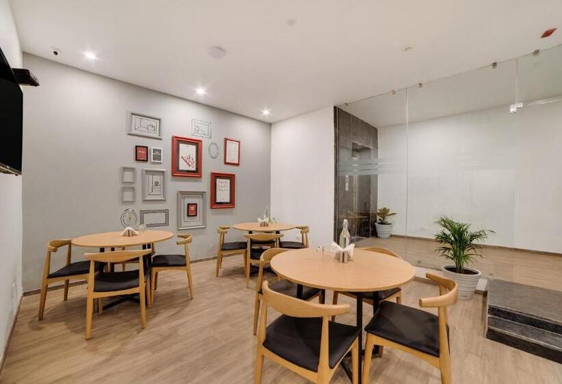 호텔 Oyo 76587 Townhouse Shamshabad