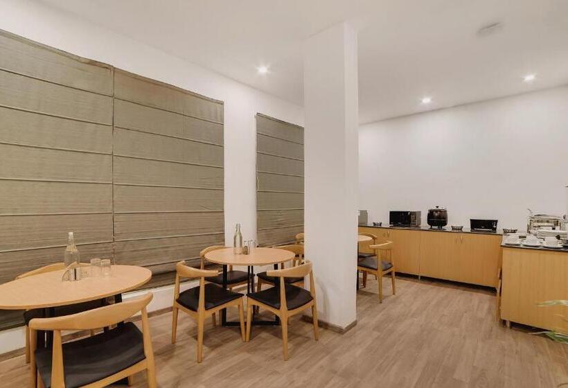 호텔 Oyo 76587 Townhouse Shamshabad