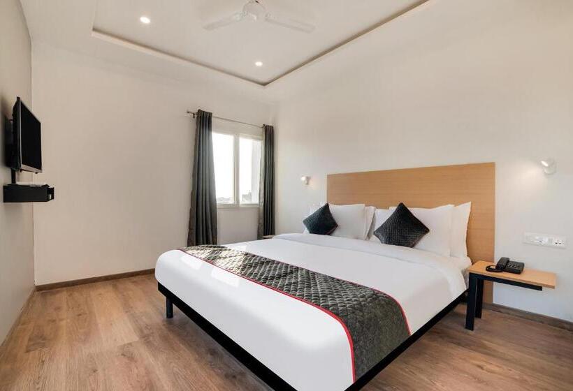 호텔 Oyo 76587 Townhouse Shamshabad