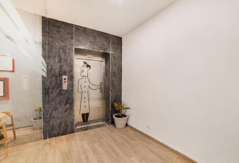 호텔 Oyo 76587 Townhouse Shamshabad