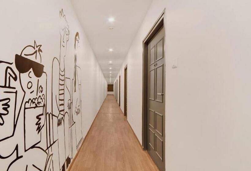 호텔 Oyo 76587 Townhouse Shamshabad