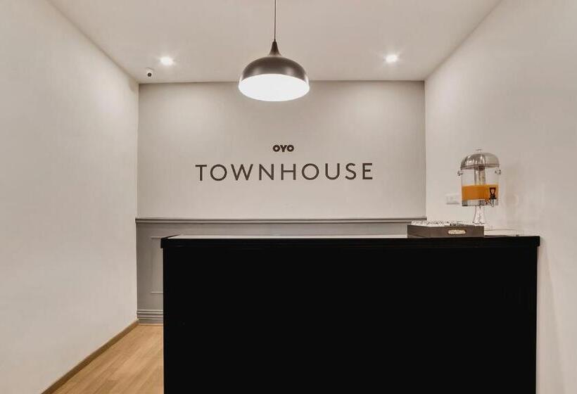 호텔 Oyo 76587 Townhouse Shamshabad