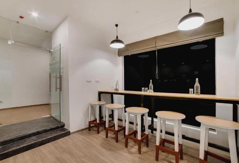 호텔 Oyo 76587 Townhouse Shamshabad