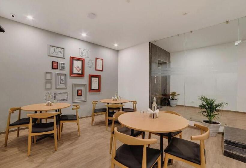 호텔 Oyo 76587 Townhouse Shamshabad