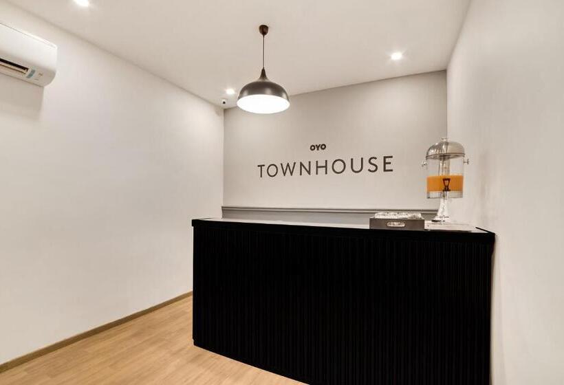 호텔 Oyo 76587 Townhouse Shamshabad