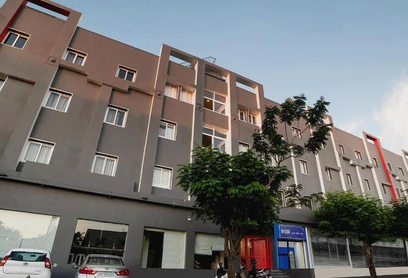 호텔 Oyo 76587 Townhouse Shamshabad