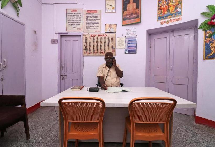 فندق Spot On 45721 Mahabir Guest Inn