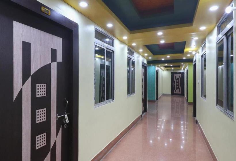 ホテル Spot On 76535 Sneh