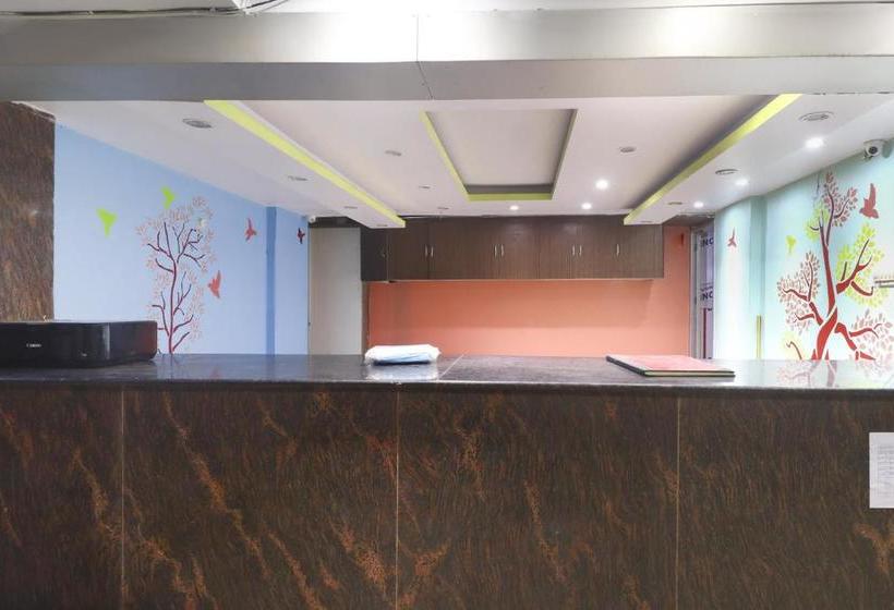 ホテル Spot On 76535 Sneh