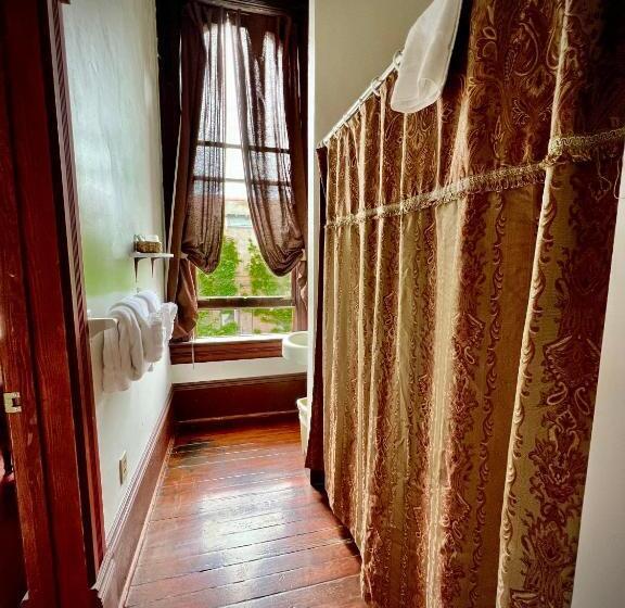 فندق The Monarch