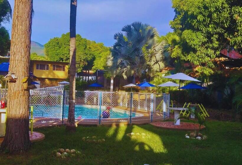 هتل Villa De Rauzan