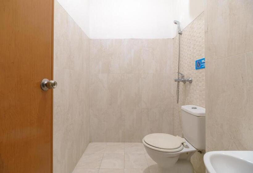 ペンション Reddoorz Syariah @ Cinere Depok