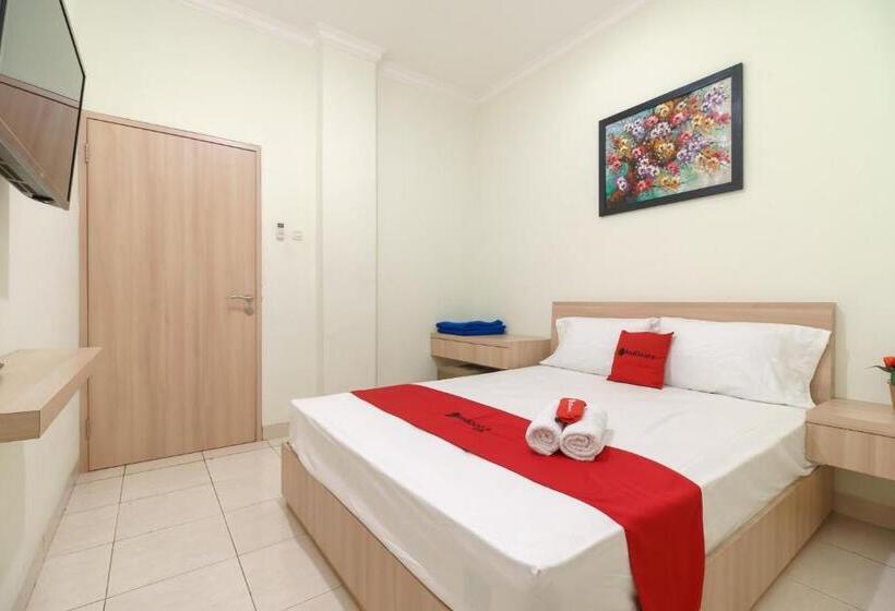 ペンション Reddoorz Syariah @ Cinere Depok