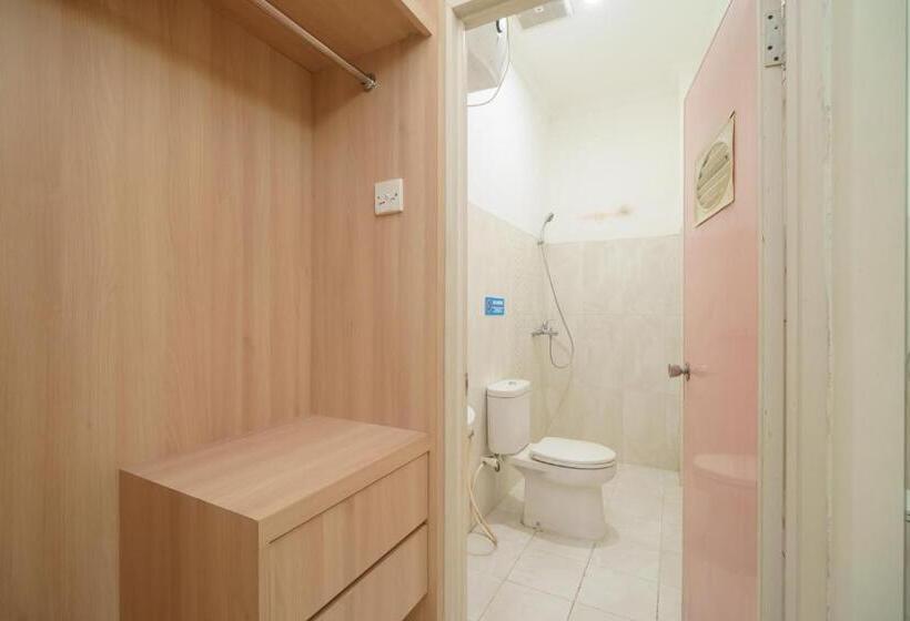 ペンション Reddoorz Syariah @ Cinere Depok