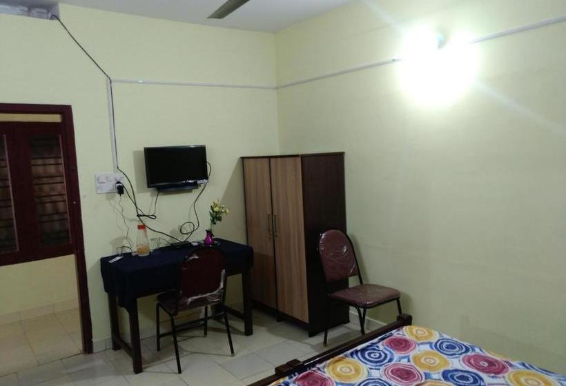 Общежитие Spot On Anju Tourist Home