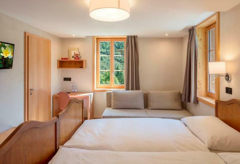 הוסטל Nest  Und Bietschhorn