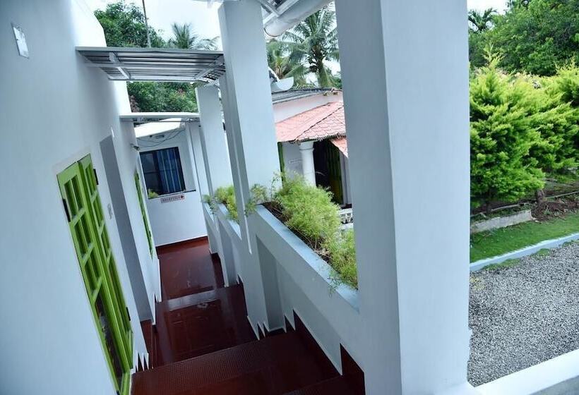 Bed and Breakfast Marayoor Holidays