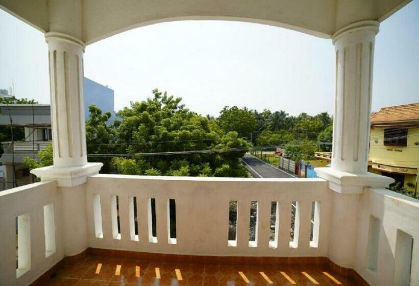 호텔 Castle Manor   Auroville Beach