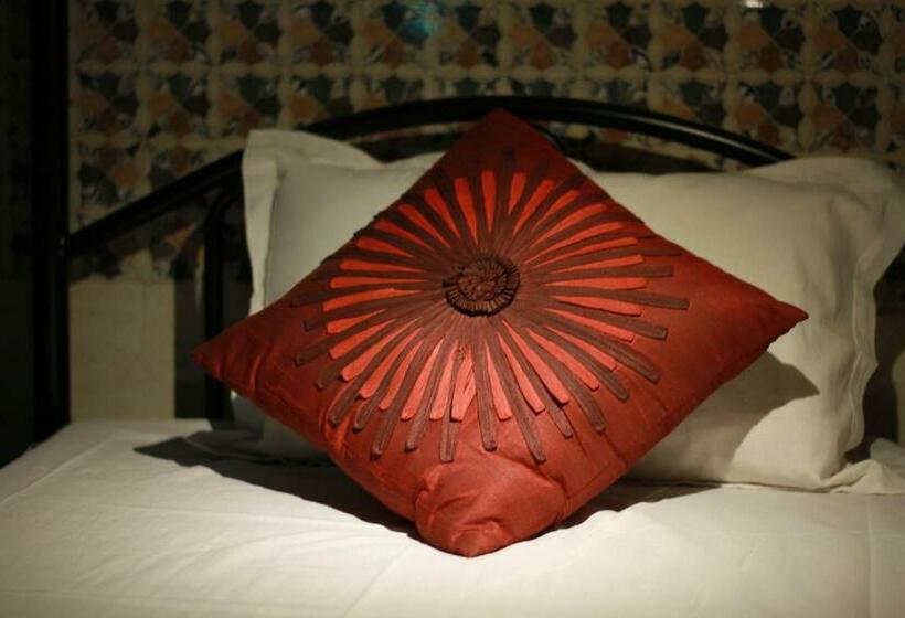 בית מלון כפרי First In