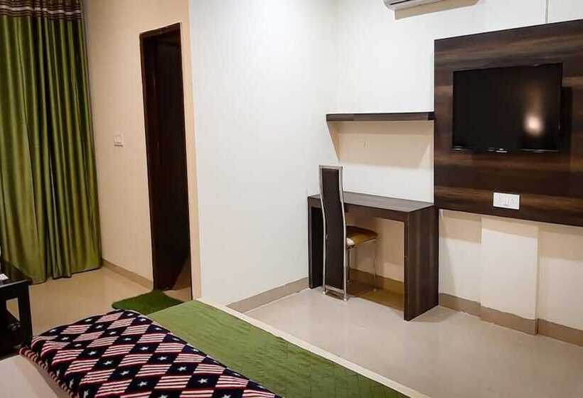 Отель Green Park