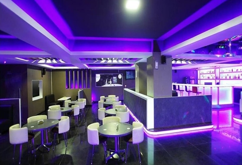 Отель Hilarity Inn