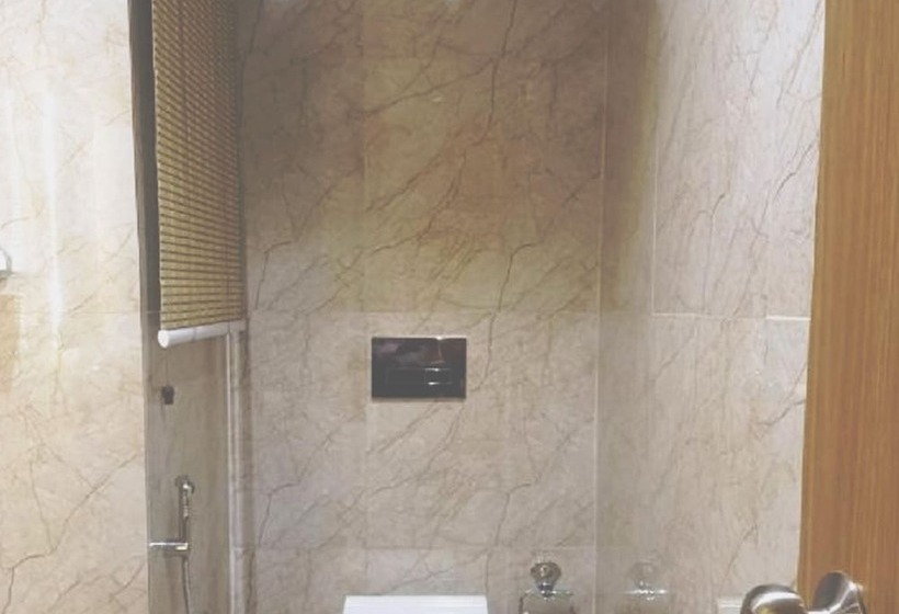 Отель Hilarity Inn