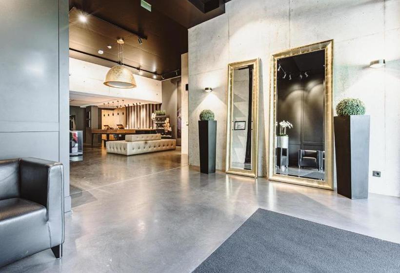 Отель &repeat Köln Airport