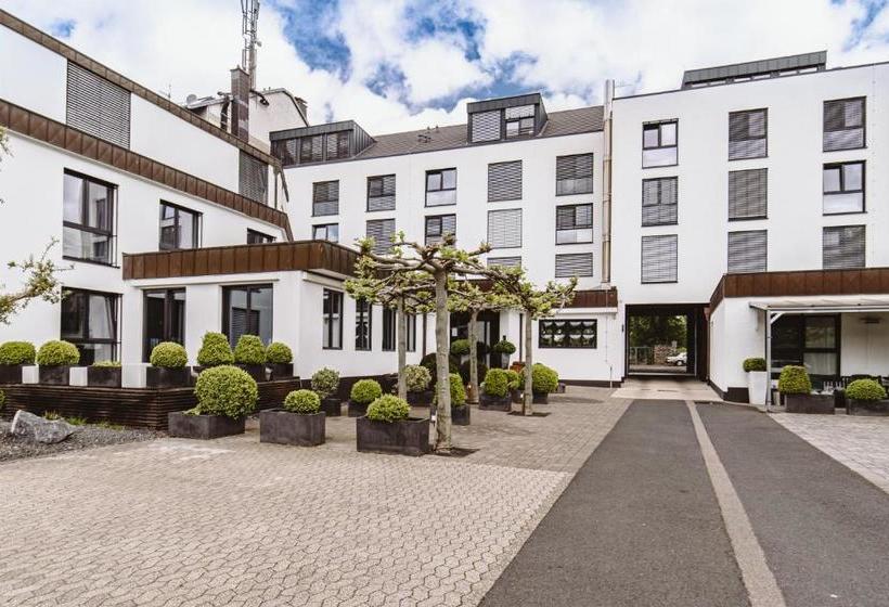 Отель &repeat Köln Airport