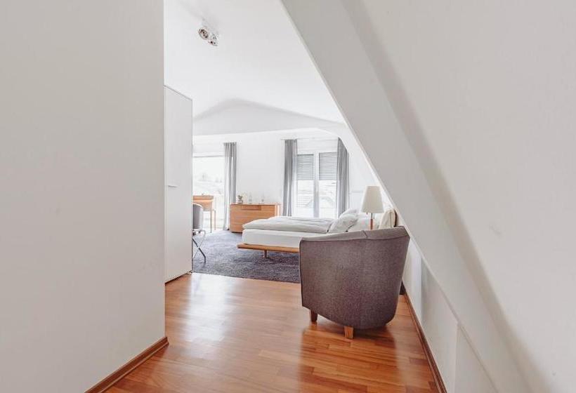 Отель &repeat Köln Airport