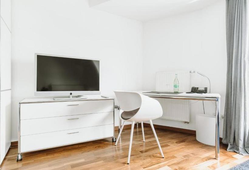 Отель &repeat Köln Airport