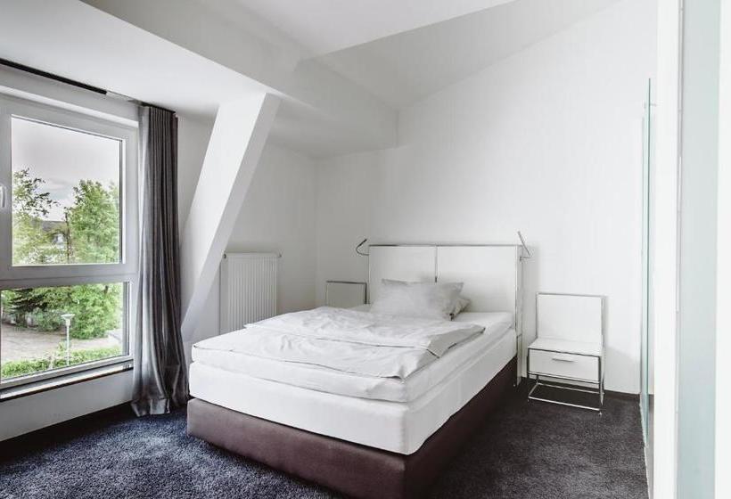 Отель &repeat Köln Airport