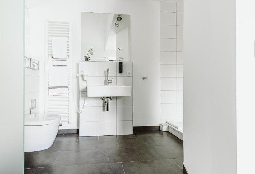 Отель &repeat Köln Airport