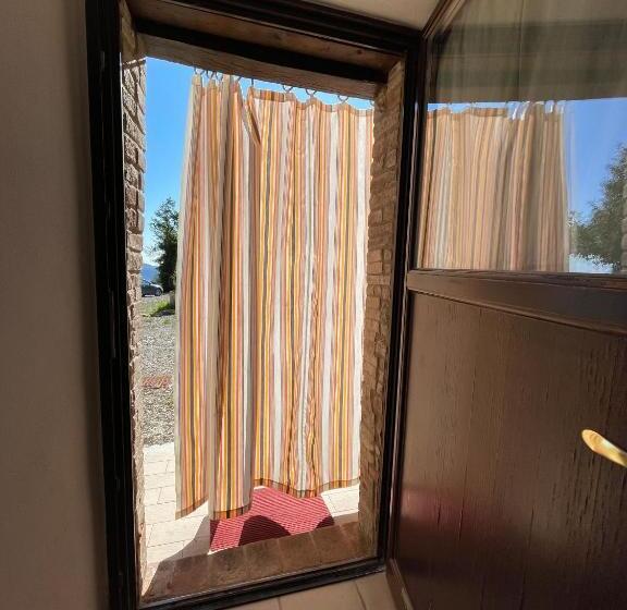 בית מלון כפרי La Tana Del Picchio