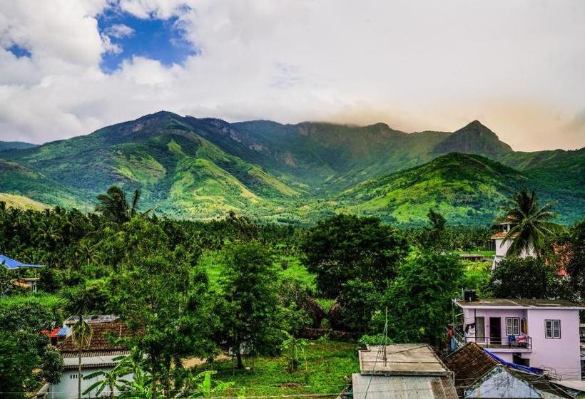 Отель Oyo 15647 River View Inn