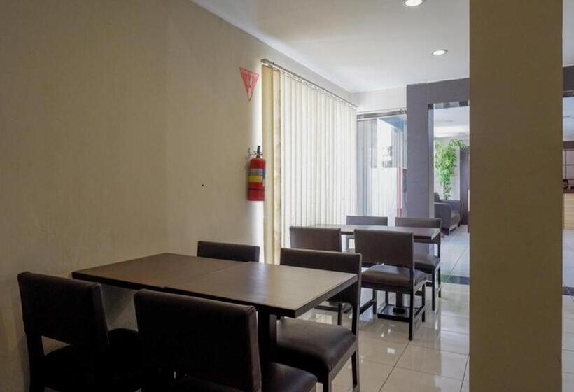 호텔 Reddoorz At Jalan Sriwijaya Semarang