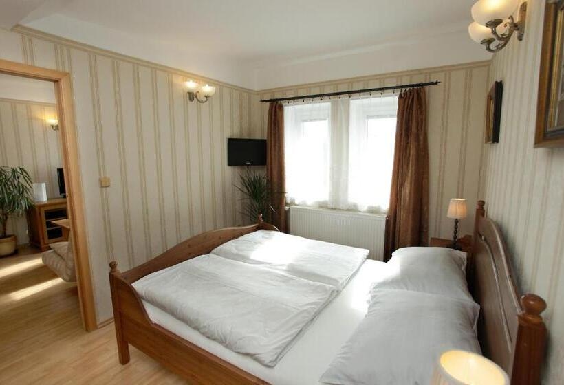 ホテル štekl   Hrubá Skála