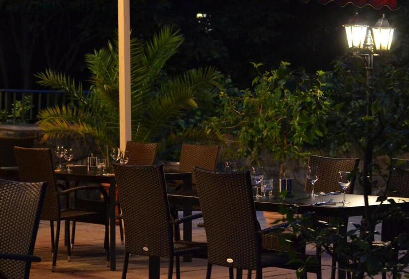 ホテル štekl   Hrubá Skála