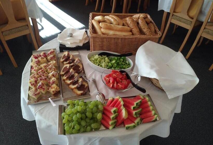 ホテル štekl   Hrubá Skála