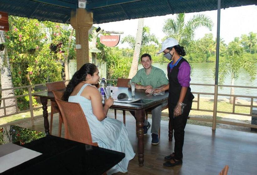 Lake N River Resort Munroe Island