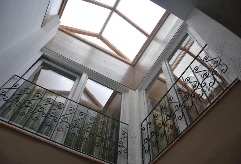 ペンション Borbarátok Háza